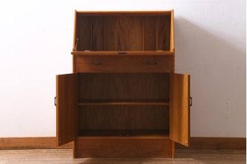 ヴィンテージ家具　北欧ビンテージ　すっきりとした佇まいが魅力のライティングビューロー(簿記机、在宅ワーク、在宅用デスク)(R-038426)