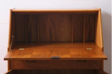 ヴィンテージ家具　北欧ビンテージ　すっきりとした佇まいが魅力のライティングビューロー(簿記机、在宅ワーク、在宅用デスク)(R-038426)
