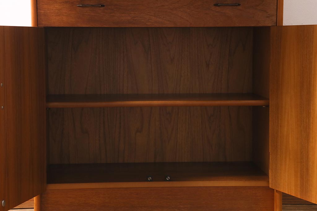 ヴィンテージ家具　北欧ビンテージ　すっきりとした佇まいが魅力のライティングビューロー(簿記机、在宅ワーク、在宅用デスク)(R-038426)