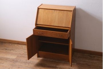 ヴィンテージ家具　北欧ビンテージ　すっきりとした佇まいが魅力のライティングビューロー(簿記机、在宅ワーク、在宅用デスク)(R-038426)