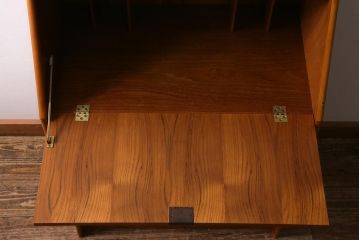 ヴィンテージ家具　北欧ビンテージ　すっきりとした佇まいが魅力のライティングビューロー(簿記机、在宅ワーク、在宅用デスク)(R-038426)