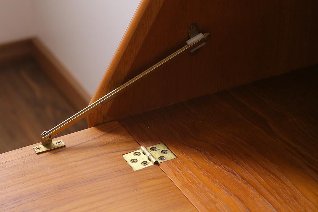 ヴィンテージ家具　北欧ビンテージ　すっきりとした佇まいが魅力のライティングビューロー(簿記机、在宅ワーク、在宅用デスク)(R-038426)