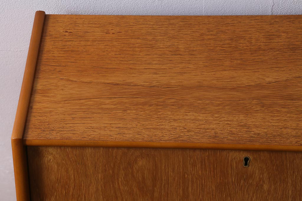 ヴィンテージ家具　北欧ビンテージ　すっきりとした佇まいが魅力のライティングビューロー(簿記机、在宅ワーク、在宅用デスク)(R-038426)