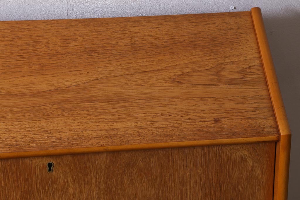 ヴィンテージ家具　北欧ビンテージ　すっきりとした佇まいが魅力のライティングビューロー(簿記机、在宅ワーク、在宅用デスク)(R-038426)