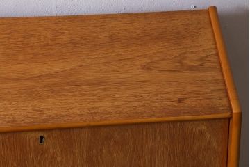 ヴィンテージ家具　北欧ビンテージ　すっきりとした佇まいが魅力のライティングビューロー(簿記机、在宅ワーク、在宅用デスク)(R-038426)