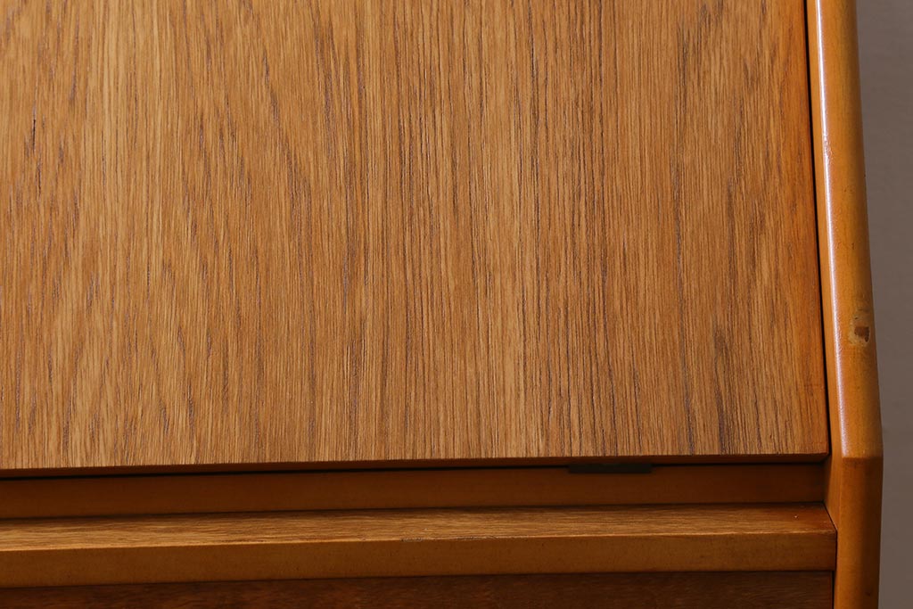 ヴィンテージ家具　北欧ビンテージ　すっきりとした佇まいが魅力のライティングビューロー(簿記机、在宅ワーク、在宅用デスク)(R-038426)