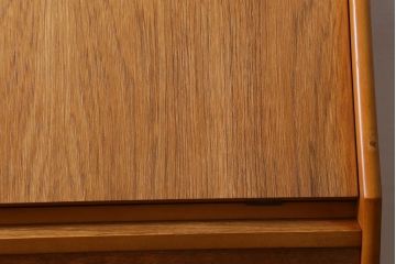 ヴィンテージ家具　北欧ビンテージ　すっきりとした佇まいが魅力のライティングビューロー(簿記机、在宅ワーク、在宅用デスク)(R-038426)