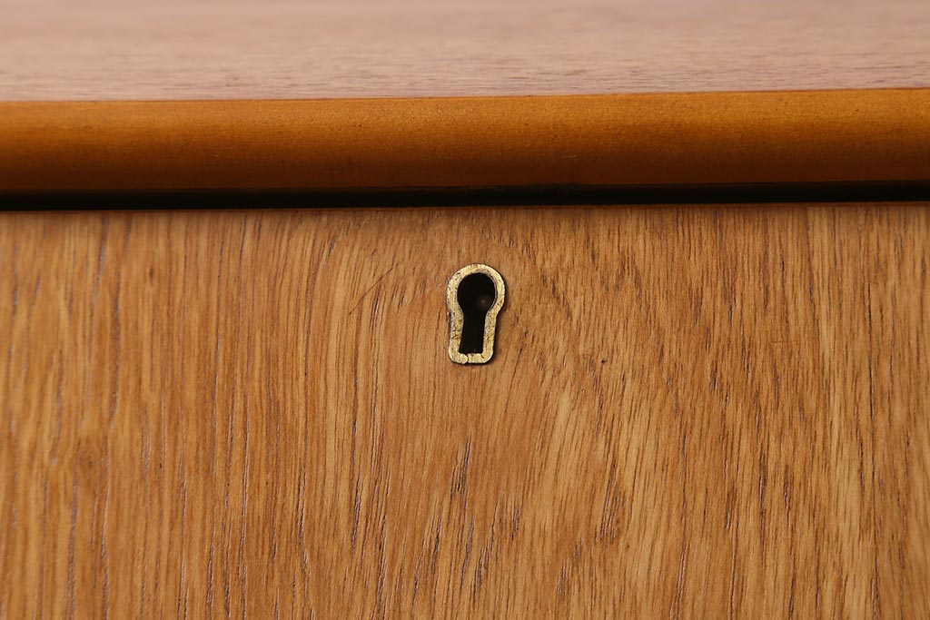 ヴィンテージ家具　北欧ビンテージ　すっきりとした佇まいが魅力のライティングビューロー(簿記机、在宅ワーク、在宅用デスク)(R-038426)