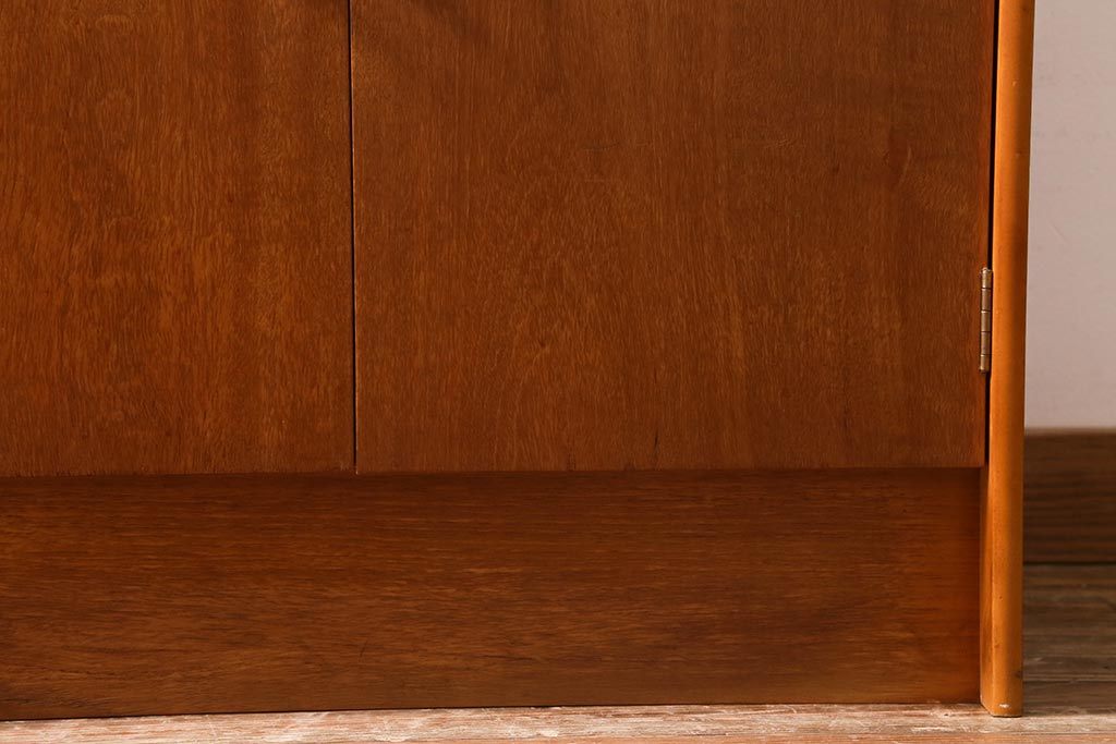 ヴィンテージ家具　北欧ビンテージ　すっきりとした佇まいが魅力のライティングビューロー(簿記机、在宅ワーク、在宅用デスク)(R-038426)