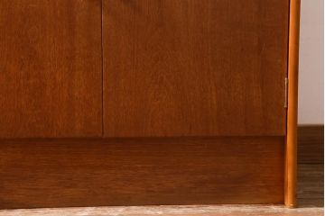 ヴィンテージ家具　北欧ビンテージ　すっきりとした佇まいが魅力のライティングビューロー(簿記机、在宅ワーク、在宅用デスク)(R-038426)