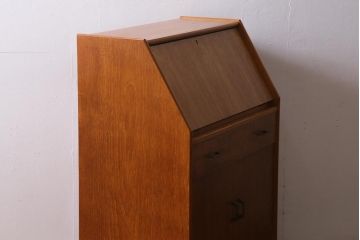 ヴィンテージ家具　北欧ビンテージ　すっきりとした佇まいが魅力のライティングビューロー(簿記机、在宅ワーク、在宅用デスク)(R-038426)