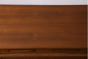 ヴィンテージ家具　北欧ビンテージ　G-PLAN(ジープラン)　Fresco(フレスコ)　スタイリッシュなデザインが魅力のサイドボード(収納棚)(R-038427)