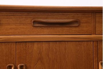 ヴィンテージ家具　北欧ビンテージ　G-PLAN(ジープラン)　Fresco(フレスコ)　スタイリッシュなデザインが魅力のサイドボード(収納棚)(R-038427)