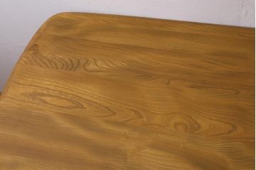 ヴィンテージ家具　イギリスビンテージ　ERCOL(アーコール)　Windsor(ウィンザー)シリーズ　木目の美しさが目を引くダイニングテーブル(プランクテーブル)(R-038428)