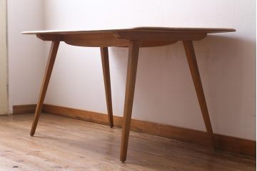 ヴィンテージ家具　イギリスビンテージ　ERCOL(アーコール)　Windsor(ウィンザー)シリーズ　木目の美しさが目を引くダイニングテーブル(プランクテーブル)(R-038428)