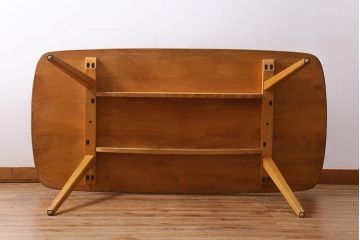 ヴィンテージ家具　イギリスビンテージ　ERCOL(アーコール)　Windsor(ウィンザー)シリーズ　木目の美しさが目を引くダイニングテーブル(プランクテーブル)(R-038428)