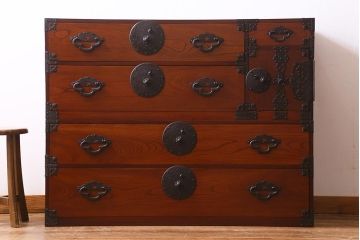 アンティーク家具　明治大正期　前面ケヤキ材・共縁　大きな桜丸金具が目を惹く米沢箪笥(重ね箪笥、衣装箪笥、引き出し)(R-038429)