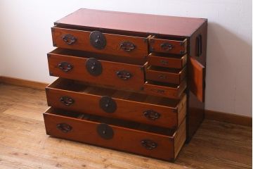 アンティーク家具　明治大正期　前面ケヤキ材・共縁　大きな桜丸金具が目を惹く米沢箪笥(重ね箪笥、衣装箪笥、引き出し)(R-038429)