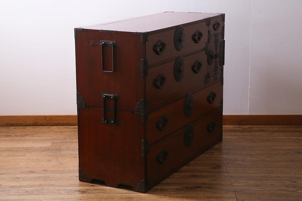 アンティーク家具　明治大正期　前面ケヤキ材・共縁　大きな桜丸金具が目を惹く米沢箪笥(重ね箪笥、衣装箪笥、引き出し)(R-038429)