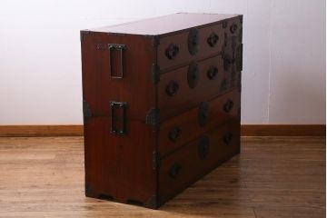 アンティーク家具　明治大正期　前面ケヤキ材・共縁　大きな桜丸金具が目を惹く米沢箪笥(重ね箪笥、衣装箪笥、引き出し)(R-038429)