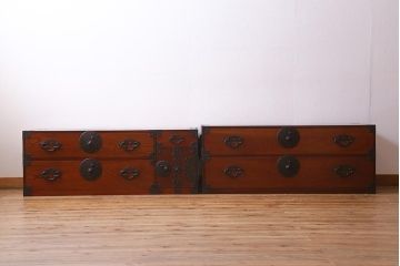 アンティーク家具　明治大正期　前面ケヤキ材・共縁　大きな桜丸金具が目を惹く米沢箪笥(重ね箪笥、衣装箪笥、引き出し)(R-038429)