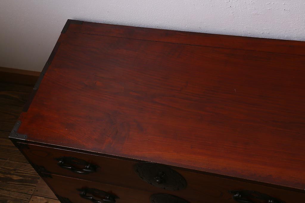 アンティーク家具　明治大正期　前面ケヤキ材・共縁　大きな桜丸金具が目を惹く米沢箪笥(重ね箪笥、衣装箪笥、引き出し)(R-038429)