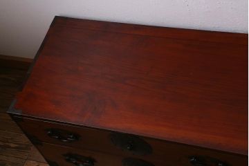 アンティーク家具　明治大正期　前面ケヤキ材・共縁　大きな桜丸金具が目を惹く米沢箪笥(重ね箪笥、衣装箪笥、引き出し)(R-038429)