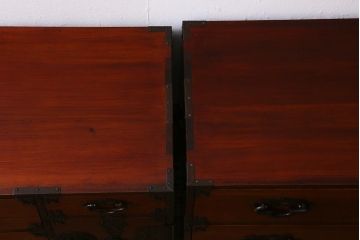 アンティーク家具　明治大正期　前面ケヤキ材・共縁　大きな桜丸金具が目を惹く米沢箪笥(重ね箪笥、衣装箪笥、引き出し)(R-038429)