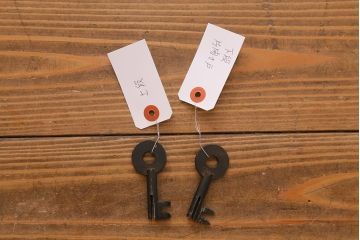 アンティーク家具　明治大正期　前面ケヤキ材・共縁　大きな桜丸金具が目を惹く米沢箪笥(重ね箪笥、衣装箪笥、引き出し)(R-038429)