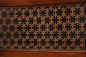 アンティーク家具　和製アンティーク　組子のガラス戸付き　レトロな水屋箪笥(重ね戸棚、収納棚)(R-038430)