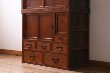 アンティーク家具　和製アンティーク　組子のガラス戸付き　レトロな水屋箪笥(重ね戸棚、収納棚)(R-038430)