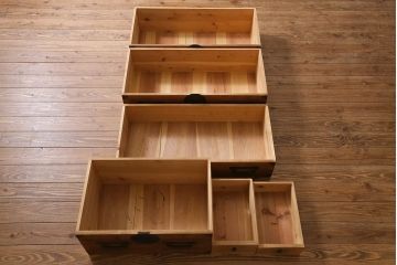 アンティーク家具　和製アンティーク　前面桐材　素朴な木味が魅力の重ねタンス(和タンス、衣装箪笥、時代箪笥、桐箪笥、桐たんす)(R-038432)