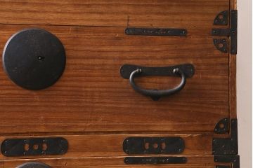 アンティーク家具　和製アンティーク　前面桐材　素朴な木味が魅力の重ねタンス(和タンス、衣装箪笥、時代箪笥、桐箪笥、桐たんす)(R-038432)