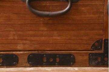 アンティーク家具　和製アンティーク　前面桐材　素朴な木味が魅力の重ねタンス(和タンス、衣装箪笥、時代箪笥、桐箪笥、桐たんす)(R-038432)