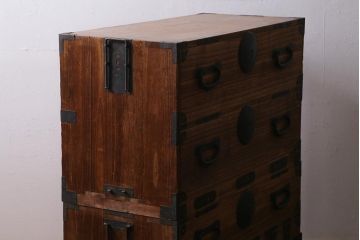 アンティーク家具　和製アンティーク　前面桐材　素朴な木味が魅力の重ねタンス(和タンス、衣装箪笥、時代箪笥、桐箪笥、桐たんす)(R-038432)