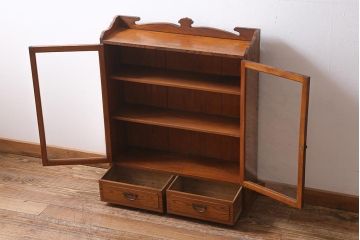 アンティーク家具　昭和初期　三方栓材　ユニークなデザインが魅力の本箱(ブックケース、収納棚)(R-038433)