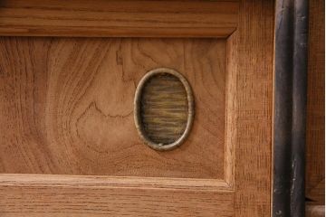 アンティーク家具　大正昭和初期　ストリップド(剥離)　三方ケヤキ材　上手物!黒柿が目を引く凝った造りの茶箪笥(収納棚、戸棚)(R-038434)