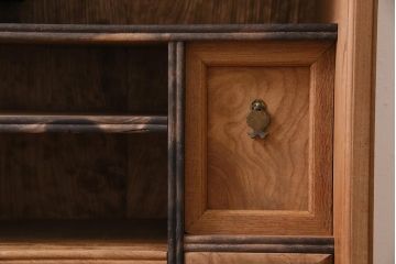 アンティーク家具　大正昭和初期　ストリップド(剥離)　三方ケヤキ材　上手物!黒柿が目を引く凝った造りの茶箪笥(収納棚、戸棚)(R-038434)