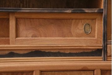 アンティーク家具　大正昭和初期　ストリップド(剥離)　三方ケヤキ材　上手物!黒柿が目を引く凝った造りの茶箪笥(収納棚、戸棚)(R-038434)