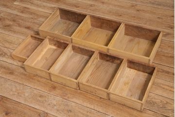 アンティーク家具　大正昭和初期　ストリップド(剥離)　三方ケヤキ材　上手物!黒柿が目を引く凝った造りの茶箪笥(収納棚、戸棚)(R-038434)