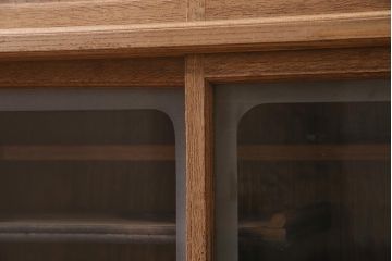 アンティーク家具　大正昭和初期　ストリップド(剥離)　三方ケヤキ材　上手物!黒柿が目を引く凝った造りの茶箪笥(収納棚、戸棚)(R-038434)
