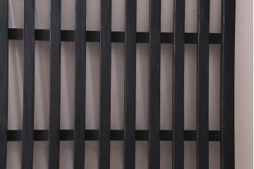 アンティーク建具　ペイント　風情を感じさせる和モダンな縦格子戸1枚(建具、はめ殺し、DIY)(R-038436)