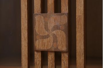 アンティーク家具　和製アンティーク　ナラ材　大正ロマン　上手物!象嵌が目を引く食器棚(収納棚、キャビネット)(R-038438)