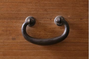 アンティーク家具　和製アンティーク　昭和初期　総桐材　丸金具付き!古い木の質感が渋い衣装箪笥(引き出し、チェスト、桐箪笥、桐たんす)(R-038439)