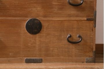 アンティーク家具　和製アンティーク　昭和初期　総桐材　丸金具付き!古い木の質感が渋い衣装箪笥(引き出し、チェスト、桐箪笥、桐たんす)(R-038439)