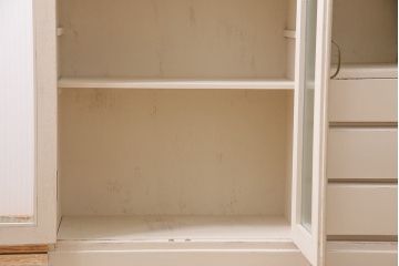 アンティーク家具　昭和中期　ペイント　モールガラス　レトロで可愛らしい雰囲気が魅力の本箱(ブックケース、収納棚、キャビネット)(R-038441)