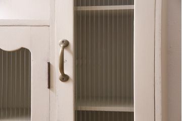 アンティーク家具　昭和中期　ペイント　モールガラス　レトロで可愛らしい雰囲気が魅力の本箱(ブックケース、収納棚、キャビネット)(R-038441)