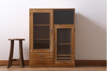 【簡易リペア限定品】レトロ家具　昭和レトロ　ダイヤガラス入り　古い木の落ち着いた雰囲気が魅力のブックケース(本棚、本箱)(R-038442)