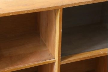 【簡易リペア限定品】レトロ家具　昭和レトロ　ダイヤガラス入り　古い木の落ち着いた雰囲気が魅力のブックケース(本棚、本箱)(R-038442)