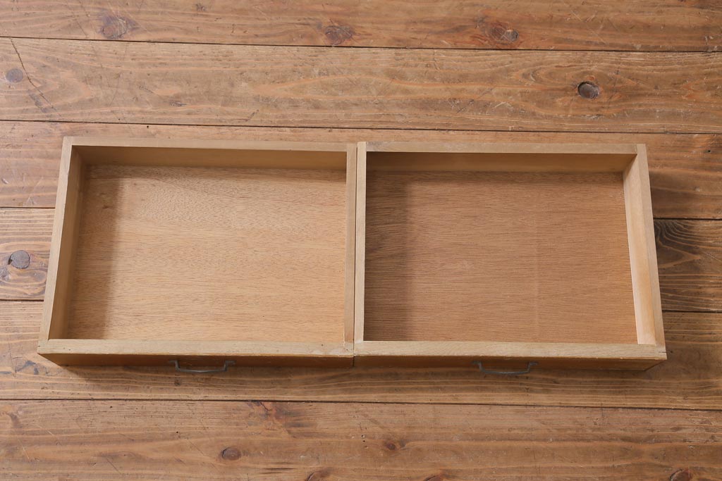 【簡易リペア限定品】レトロ家具　昭和レトロ　ダイヤガラス入り　古い木の落ち着いた雰囲気が魅力のブックケース(本棚、本箱)(R-038442)